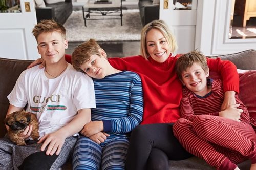 Η Σάρον Στόουν έχει βρει τον τρόπο να μην ανησυχεί για το χάος που προκαλούν τα παιδιά στο σπίτι