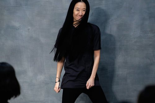 Η Βέρα Γουάνγκ δεν είναι μόνο τα νυφικά της: Η άγνωστη ζωή της σπουδαίας σχεδιάστριας