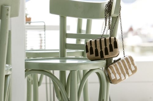 Τα clutches που φωνάζουν από μακριά «το ελληνικό καλοκαίρι δεν μοιάζει με κανένα»