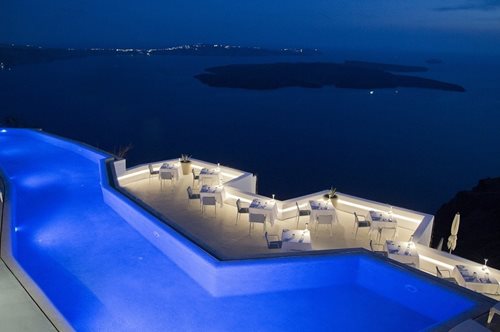 Ένα ξενοδοχείο στη Σαντορίνη με την πιο ινσταγκραμική θέα βραβεύτηκε στα καλύτερα της Ελλάδας