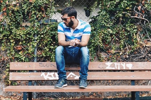 Ο Γιώργος Ιατρίδης γράφει για μια άγνωστη κοπέλα