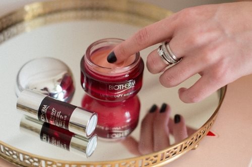 «Ποτέ δε θα επέλεγα το νυστέρι»: Δύο θαυματουργά προϊόντα ανόρθωσης της επιδερμίδας του προσώπου