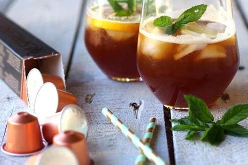 Espresso tonic: Η νέα λαχταριστή μανία του καφέ είναι δροσερή και εξαιρετικά γευστική