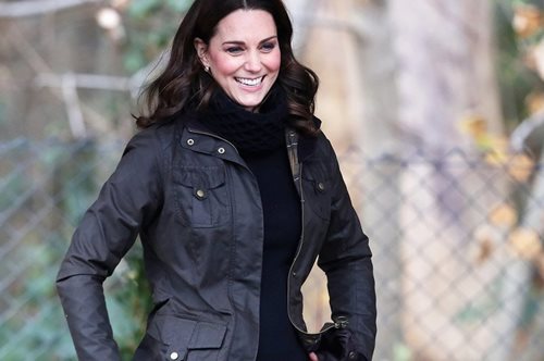 H απόδειξη ότι η Κέιτ Μίντλετον φοράει τα ίδια ρούχα ξανά και ξανά χωρίς να το καταλαβαίνει κανείς