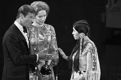 Όταν ο Μάρλον Μπράντο έστειλε μία Ινδιάνα να παραλάβει το Όσκαρ του όλοι έμειναν άφωνοι