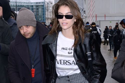 Το πιο σύχρονο ρούχο της άνοιξης θα σε γυρίσει κατευθείαν πίσω στο αγαπημένο σου παρελθόν 