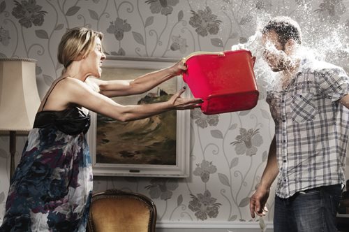 «Ο γάμος αναμοχλεύει τις συγκρούσεις μέσα μας». Ο Ματθαίος Γιωσαφάτ εξηγεί τι μπορεί να πάει στραβά