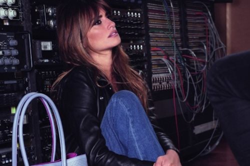 Η Πενέλοπε Κρουζ είναι το κεντρικό πρόσωπο διάσημης εταιρείας με τσάντες