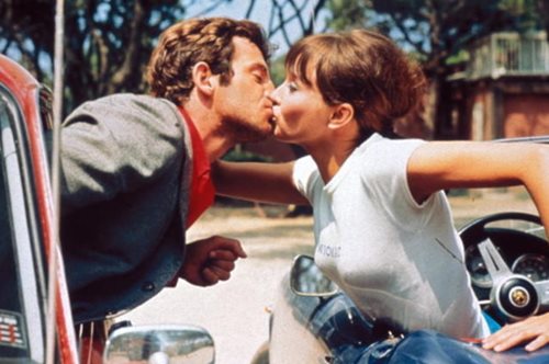 10 πράγματα που συμβαίνουν στις γυναίκες μόνο στις ταινίες