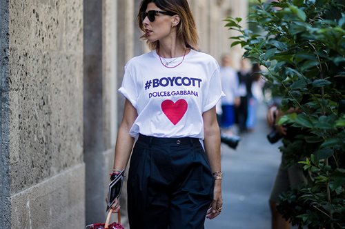 Αυτά είναι τα αγαπημένα flat παπούτσια των γυναικών που δε συσχετίζουν τη θηλυκότητα με τα τακούνια