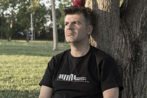 «Θέλω να σε παντρευτώ». Η ερωτική εξομολόγηση του Φοίβου Δεληβοριά στο Facebook