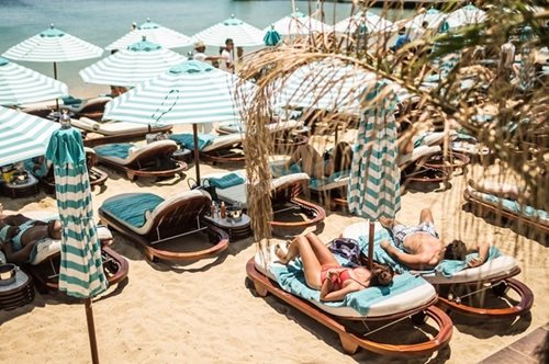 Για ποιο λόγο κατεδάφισαν τα καταστήματα στην είσοδο το Nammos στη Μύκονο; 