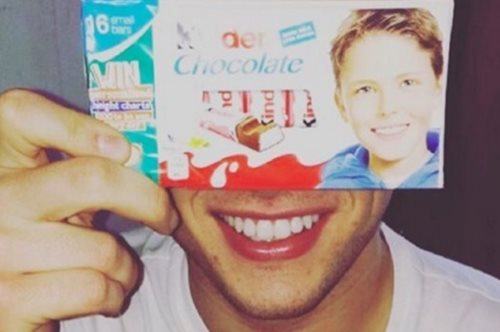 Δείτε πως είναι σήμερα το αγοράκι από τη σοκολάτα Kinder