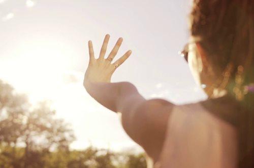 Έλλειψη Βιταμίνης D: Αποτελεί πραγματική πανδημία; Τι συμβάλει στην ανεπάρκειά της; 