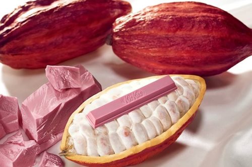 H ΚitKat γίνεται η πρώτη μάρκα στον κόσμο που κυκλοφορεί ροζ σοκολάτα