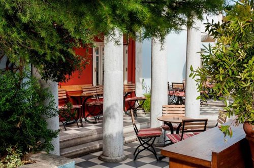 Το σπίτι όπου περνούσε τα καλοκαίρια του ο Άγγελος Σικελιανός έγινε ένα φινετσάτο καφέ στην Κηφισιά