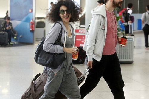 «Του είπα τα λέμε». Η Μαρία Σολωμού μιλάει για τη σχέση εξ'αποστάσεως με τον Μουζουράκη