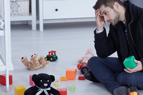 Ένας πατέρας του πάσχει από επιλόχειο κατάθλιψη γράφει ένα συγκινητικό γράμμα στην κόρη του