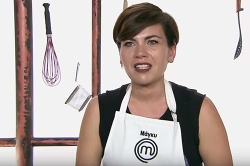 Η πραγματική ηλικία της Μάγκυς Ταμπακάκη. Έδειξε την ταυτότητά της στην κάμερα 