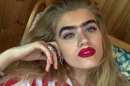 Η Ελληνίδα καλλονή με τα εντυπωσιακά φρύδια που υμνεί το περιοδικό New York