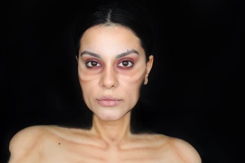 Η μεταμόρφωση μιας κανονικής γυναίκας σε ανορεξική, σε βίντεο που συμβαίνει μπροστά στα μάτια σου 