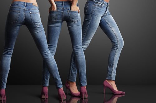 10 πράγματα που δείχνουν τα skinny jeans μας για εμάς. Ένα είναι ότι είμαστε χαρούμενες