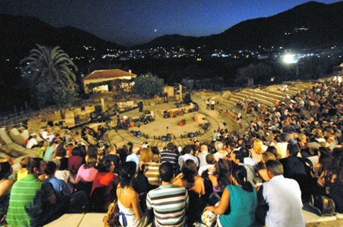 Η Επίδαυρος μεταμορφώνεται, για πρώτη φορά στην ιστορία της, σε θερινό σινεμά 