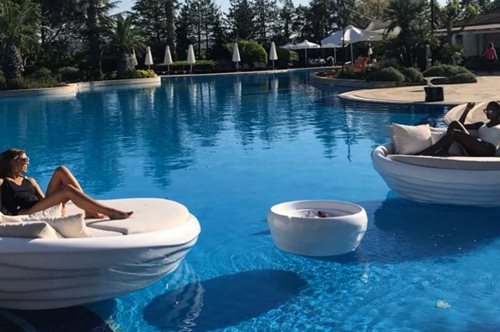 Σχεδιαστική πρωτοπορία: Ο καναπές που επιπλέει στο νερό είναι ελληνική δημιουργία