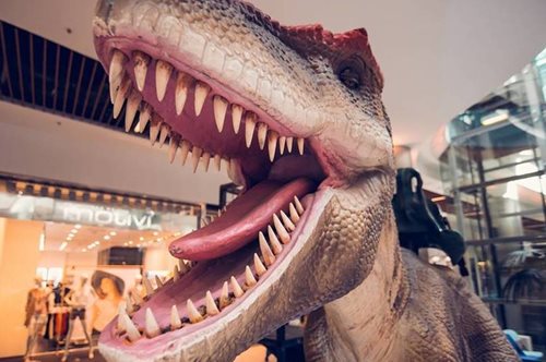 Τι δουλειά έχουν οι δεινόσαυροι στο εμπορικό κέντρο του Κηφισού