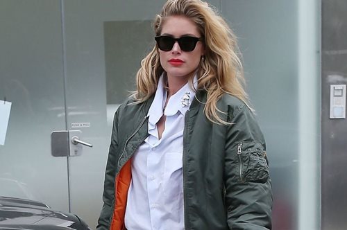 Το κατακόκκινο κοστούμι της  Doutzen Kroes είναι ό,τι καλύτερο έχουμε δει μέχρι τώρα