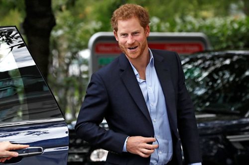 O λόγος που ο πρίγκιπας Χάρι φοράει πάντα το ίδιο μπλε κοστούμι