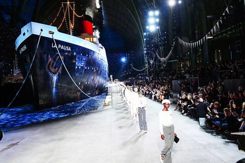 Ονειρεύεσαι να τα φορέσεις όλα: Γιατί η συλλογή Cruise 2019 της Chanel ήταν σκέτη μαγεία