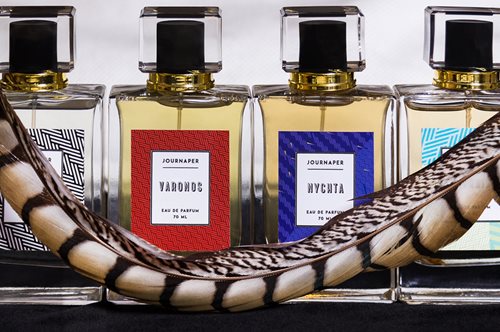 Ο δημοσιογράφος που φτιάχνει τα πιο μεθυστικά αρώματα της ελληνικής αρωματοποιίας 