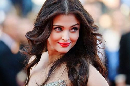 Ακμή μετά τα 40; Το καλλυντικό που φροντίζει τις «αιώνια έφηβες» 