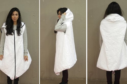 Φοιτήτριες δημιούργησαν ένα παλτό που θα σώσει τη ζωή των προσφύγων