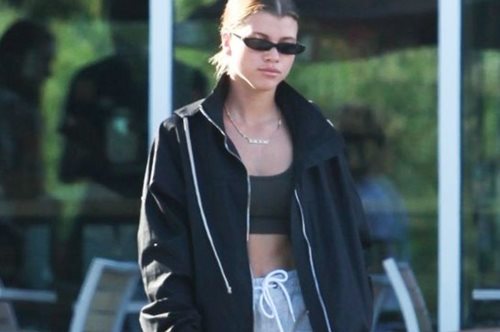 Η Sofia Richie φόρεσε την ασχημόμορφη παντόφλα που έχει κερδίσει 5άστερες κριτικές στο ίντερνετ   