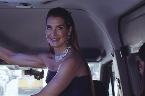 Αυτός είναι ο λόγος που η Μπρουκ Σιλντς δεν κατάφερε να καθίσει καθ' όλη τη διάρκεια του Met Gala 