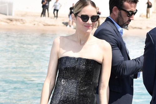 Πώς η Μαριόν Κοτιγιάρ έσπασε τον μεγαλύτερο κανόνα του κόκκινου χαλιού σε μία εμφάνιση