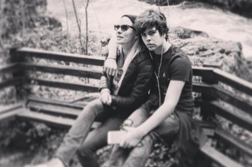 Οι τρυφερές, δημόσιες ευχές του Άγγελου Λάτσιου στην Ελένη Μενεγάκη με μία φωτογραφία