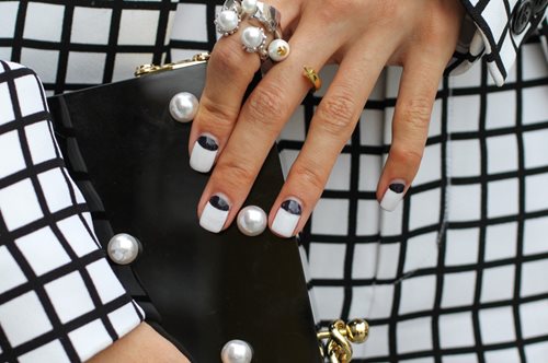 Η αηδιαστική τάση στα νύχια που έχει κυριαρχήσει στο instagram