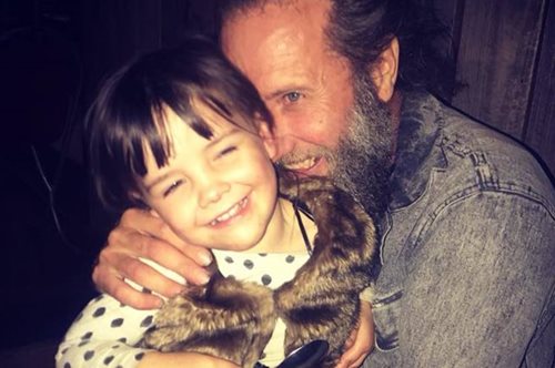 «Ο άντρας μου μεγαλώνει τα παιδιά στο σπίτι»: Το ποστ μιας μαμάς που έγινε viral 