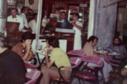 Το αθηναϊκό ζαχαροπλαστείο που σερβίρει το καλύτερο παγωτό της πόλης 48 ολόκληρα χρόνια 