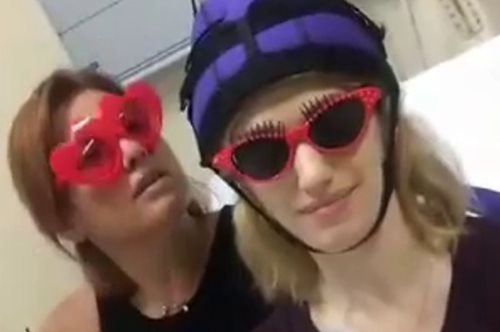 Αισιοδοξία και συγκίνηση: Η Μαριάννα Τουμασάτου στο πλευρό της ανιψιάς της για τη χημειοθεραπεία