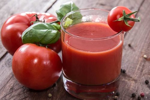 Να τι συνέβη στο σώμα μου όταν άρχισα να πίνω χυμό τομάτας κάθε μέρα για δύο μήνες