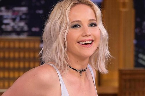 Η Τζένιφερ Λόρενς φόρεσε το sneaker της καρδιάς μας που δεν βγαίνει ποτέ εκτός μόδας