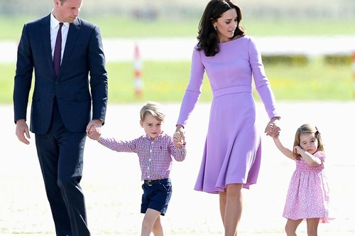 Η Κέιτ Μίντλετον έβαλε ένα φόρεμα Zara αξίας 40 λιρών και πήγε τα παιδιά της βόλτα στο πάρκο
