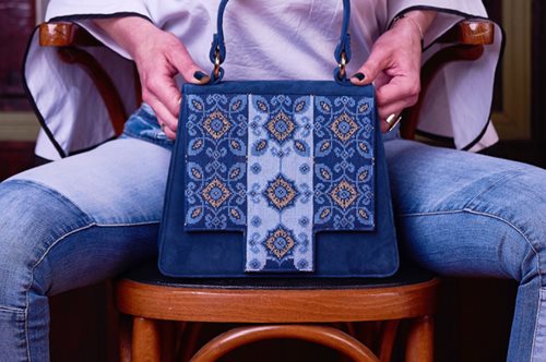 Θα κρατούσες μία τσάντα που λέγεται «Καλοκαιρινό βράδυ στη Μάνη»;