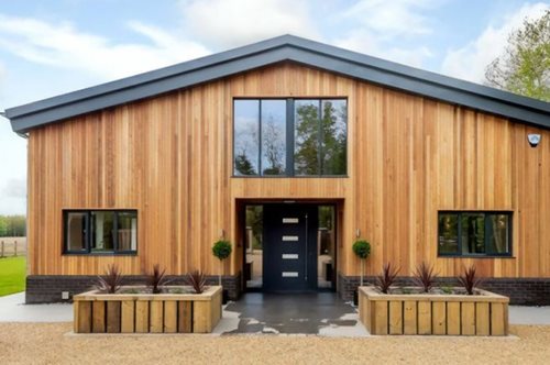 Πώς ένας παλιός ερειπωμένος αχυρώνας μετατράπηκε σε πολυτελή κατοικία και στοιχίζει εκατομμύρια