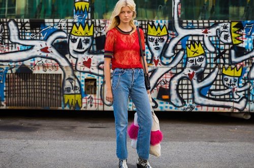 Γιατί θέλουμε σαν τρελές να φορέσουμε το λιγότερο κολακευτικό trend των τελευταίων ετών