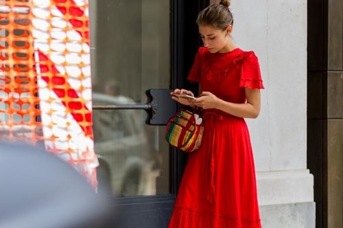 Η τσάντα που έχει προκαλέσει φρενίτiδα στη Βρετανία κοστίζει 1 ευρώ